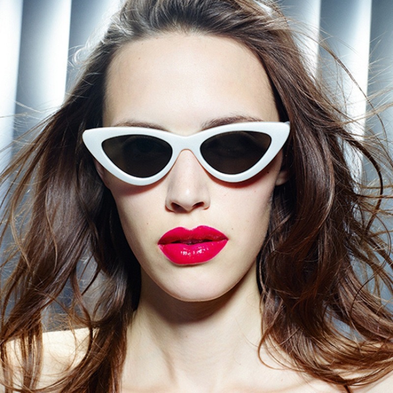 Streetwear Brand Red - Sexy Kleine Dreieckige Cat-Eye-Sonnenbrille für Damen